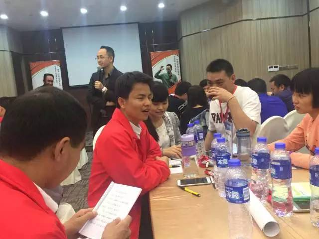 為員工注入強(qiáng)勁動(dòng)力 《不抱怨的世界》培訓(xùn)會圓滿落幕